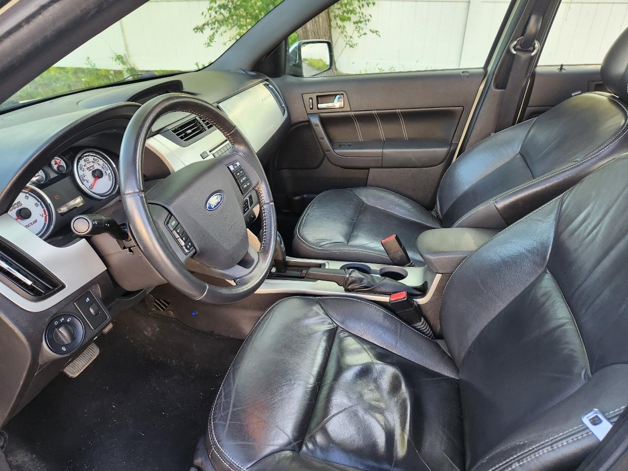 Ford Focus 4dr Sdn SEL 2010