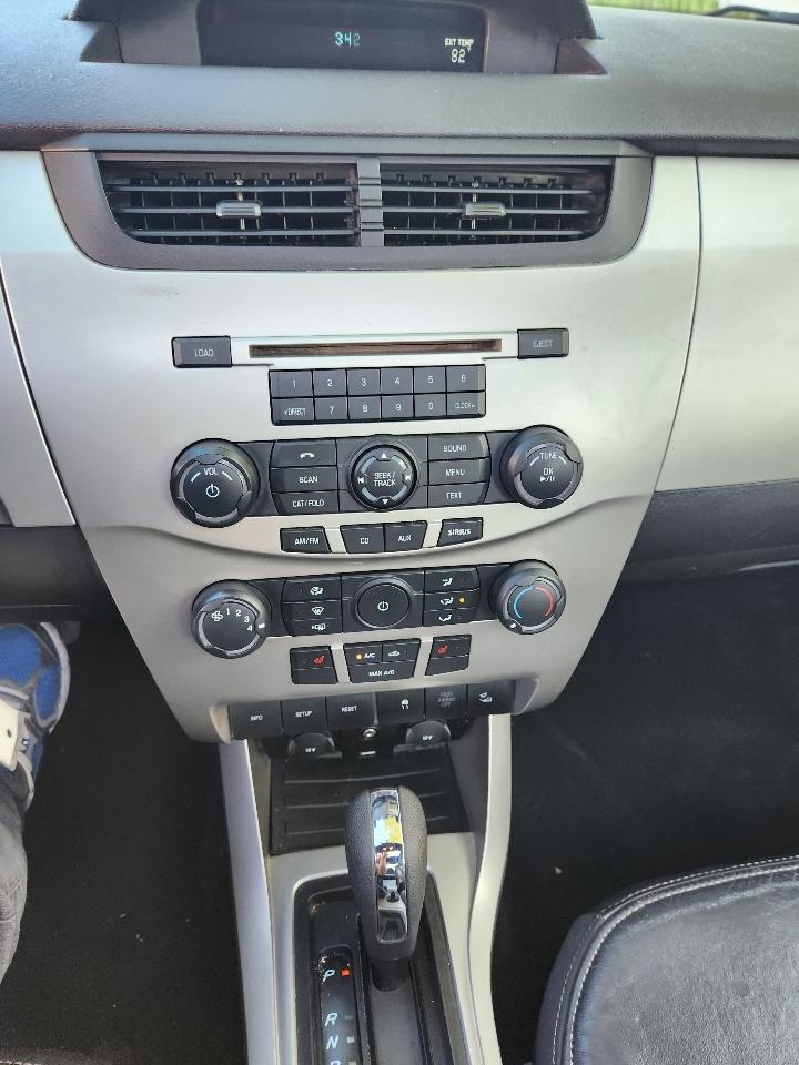 Ford Focus 4dr Sdn SEL 2010