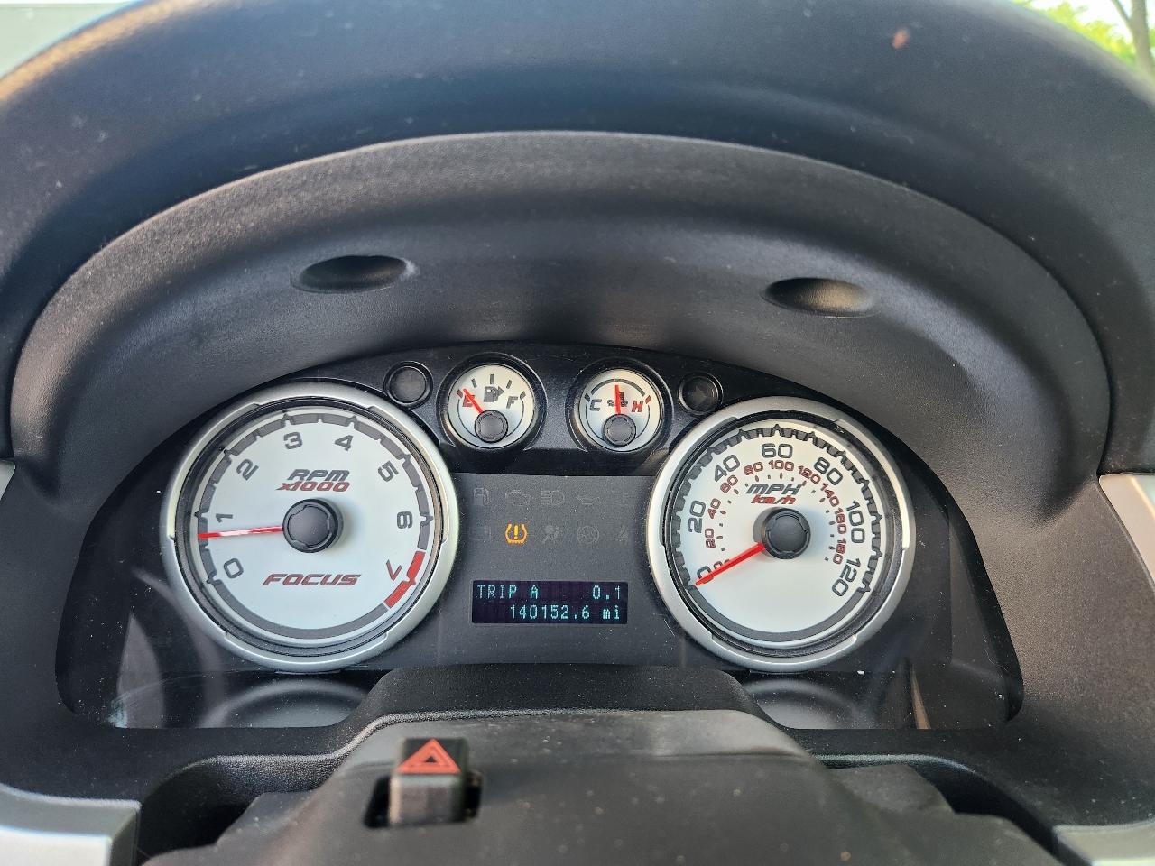 Ford Focus 4dr Sdn SEL 2010