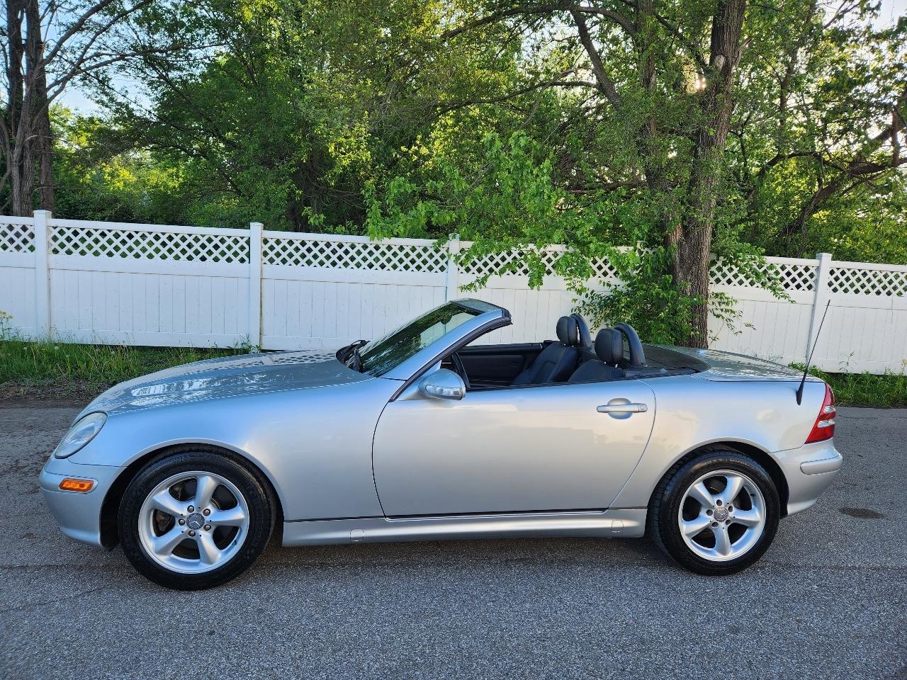 Mercedes-Benz SLK-Class 2dr Roadster 3.2L 2001