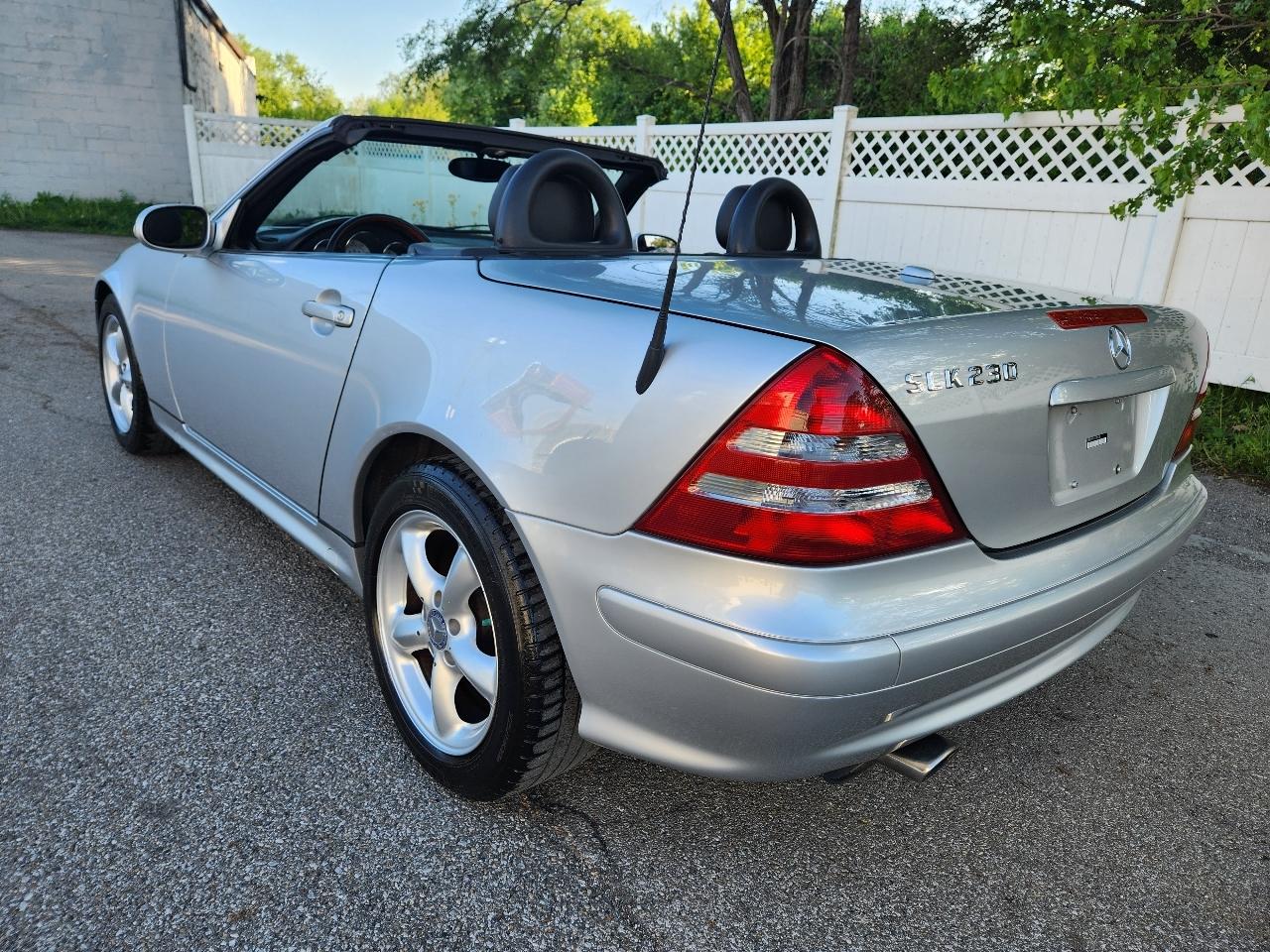 Mercedes-Benz SLK-Class 2dr Roadster 3.2L 2001