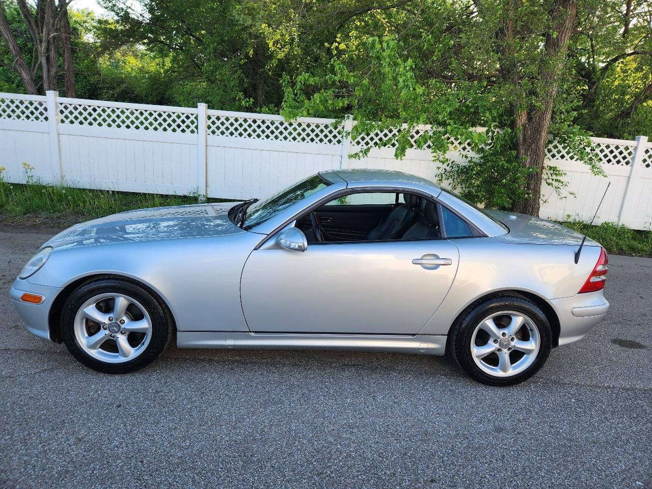 Mercedes-Benz SLK-Class 2dr Roadster 3.2L 2001