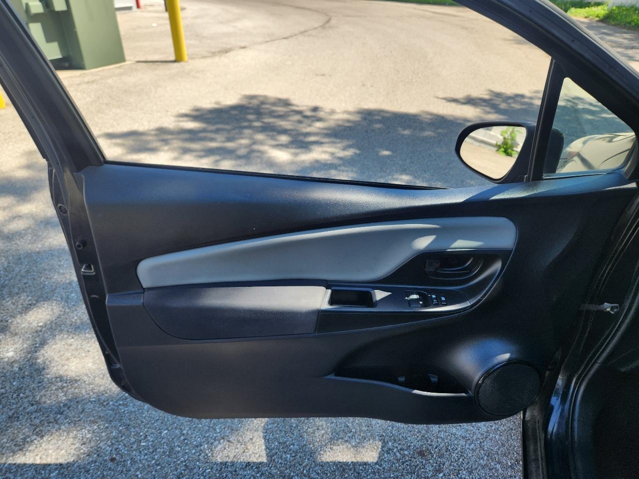 Toyota Yaris 3-Door LE Auto (Natl) 2017