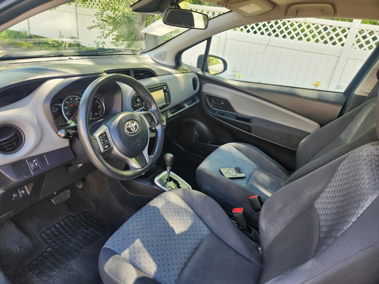 Toyota Yaris 3-Door LE Auto (Natl) 2017