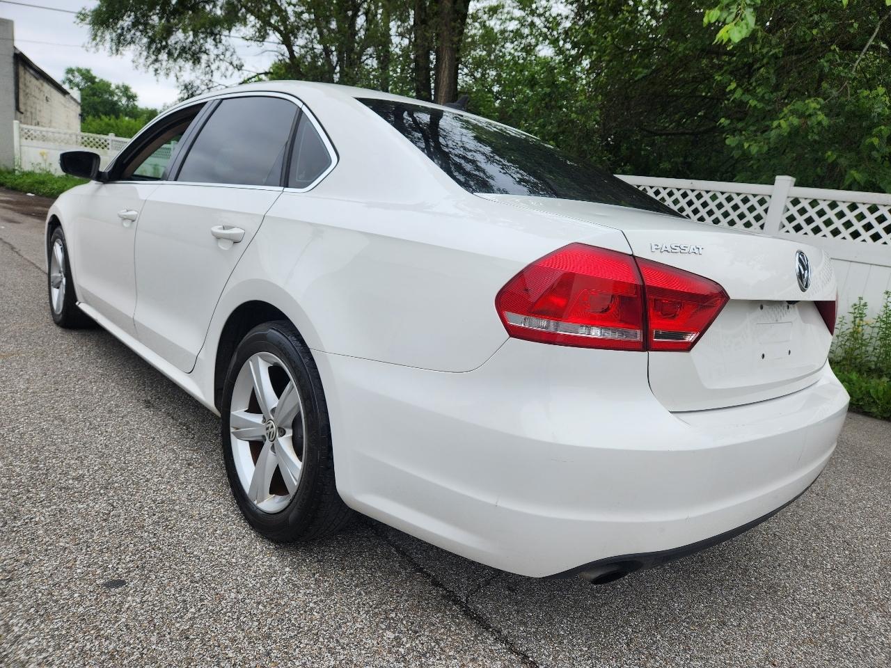 Volkswagen Passat 4dr Sdn 1.8T Auto S 2015