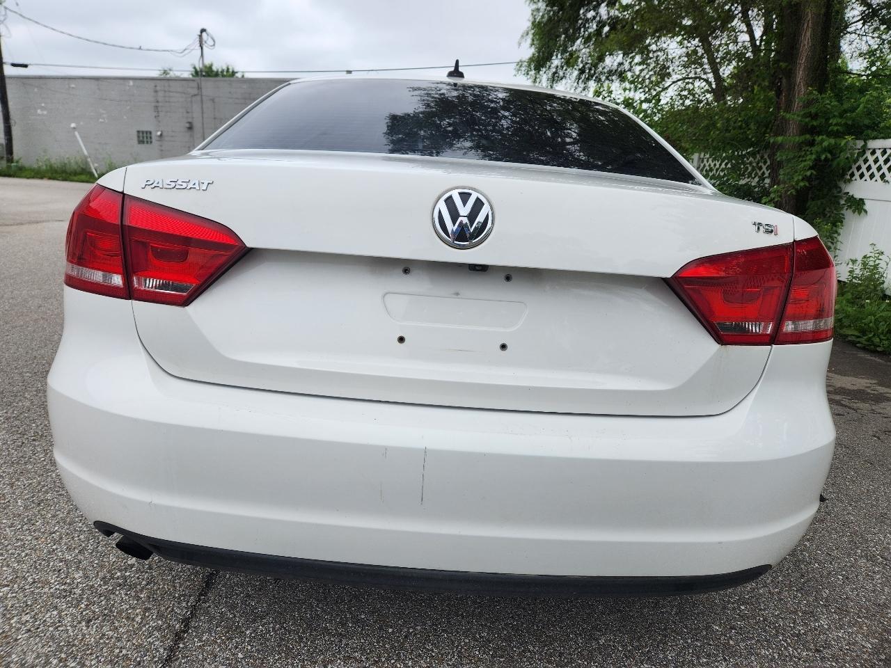 Volkswagen Passat 4dr Sdn 1.8T Auto S 2015