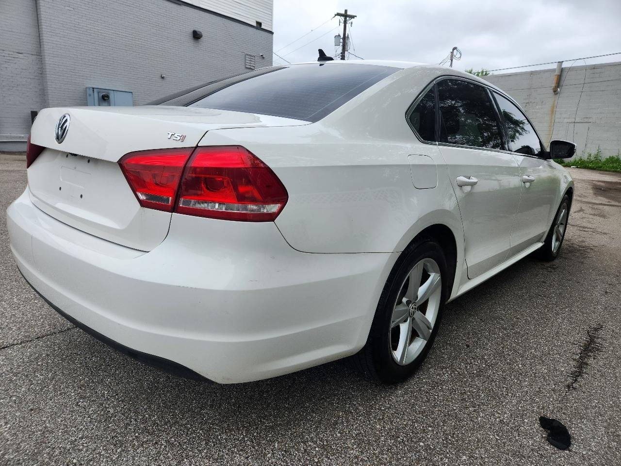 Volkswagen Passat 4dr Sdn 1.8T Auto S 2015
