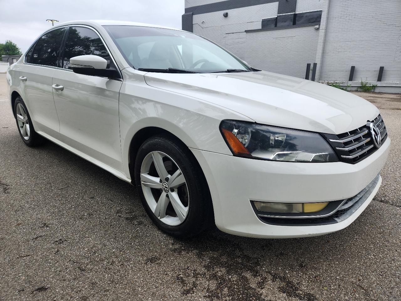 Volkswagen Passat 4dr Sdn 1.8T Auto S 2015
