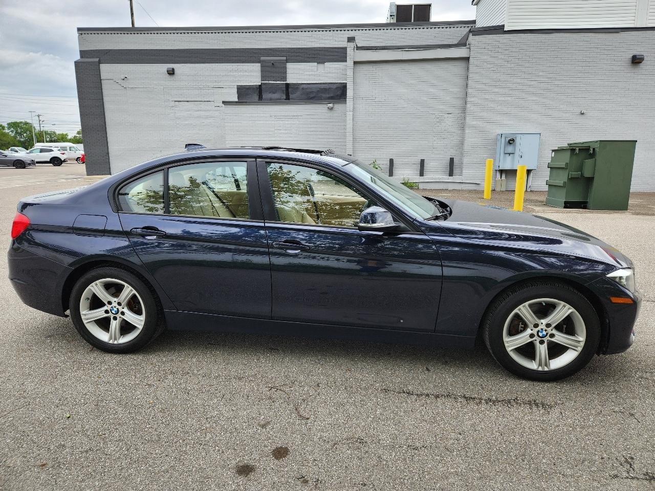 BMW 3 Series 4dr Sdn 328i xDrive AWD SULEV 2014