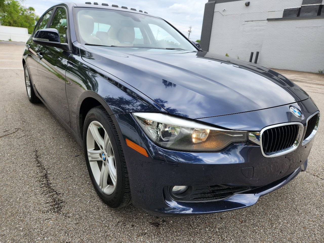 BMW 3 Series 4dr Sdn 328i xDrive AWD SULEV 2014