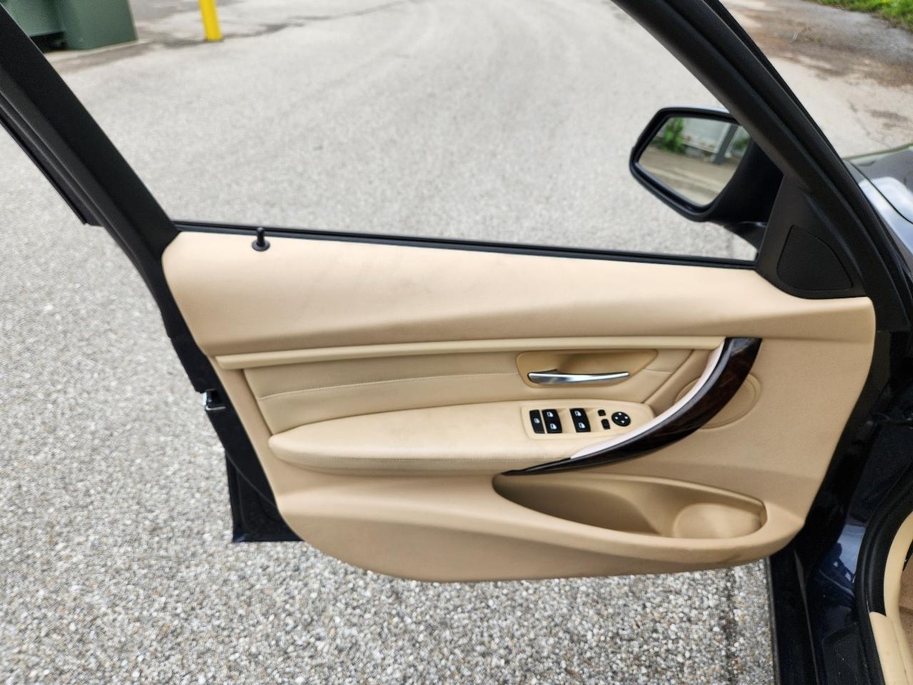 BMW 3 Series 4dr Sdn 328i xDrive AWD SULEV 2014