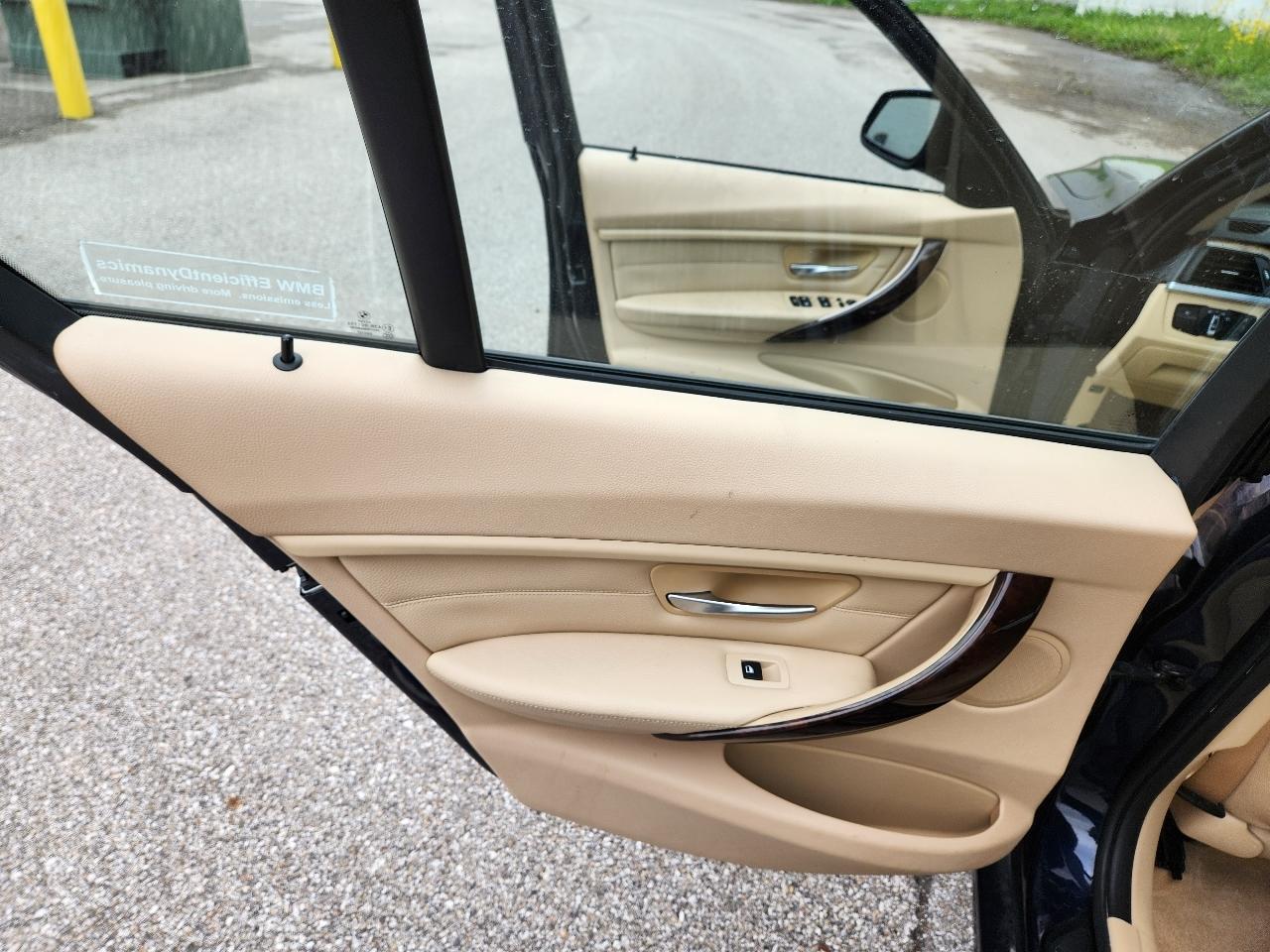BMW 3 Series 4dr Sdn 328i xDrive AWD SULEV 2014