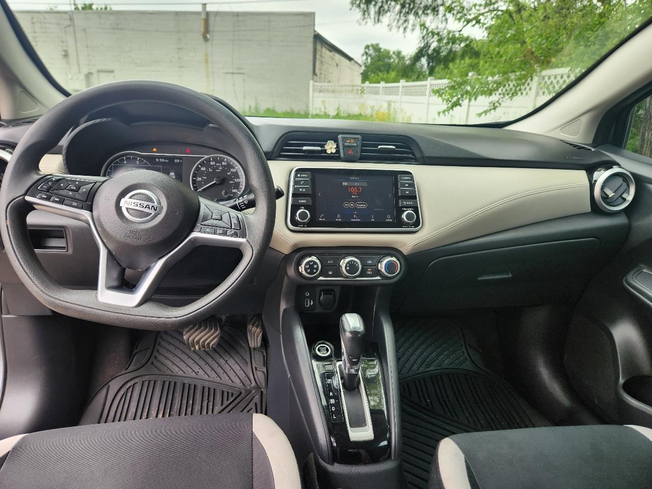 Nissan Versa SV CVT 2020