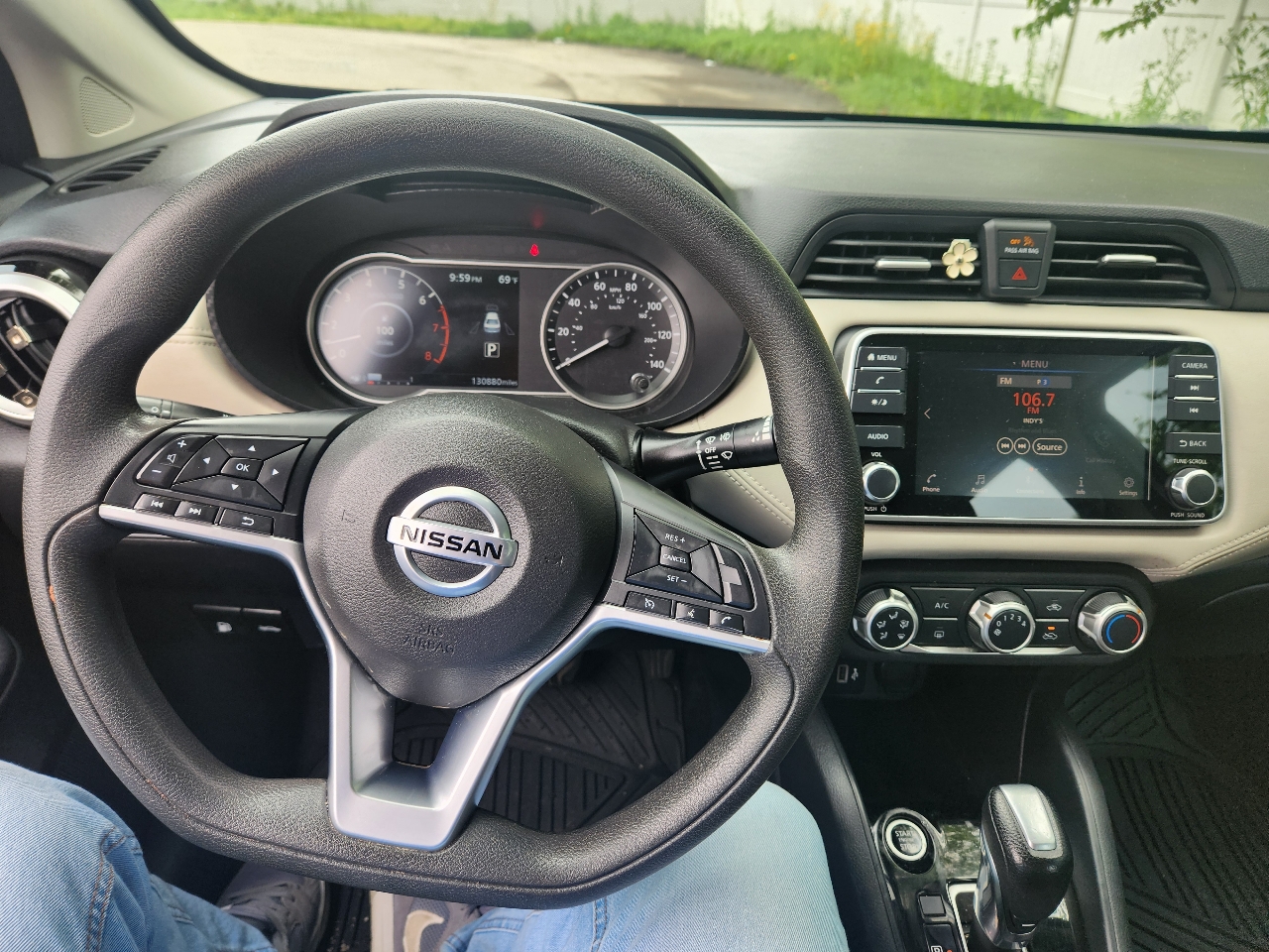Nissan Versa SV CVT 2020