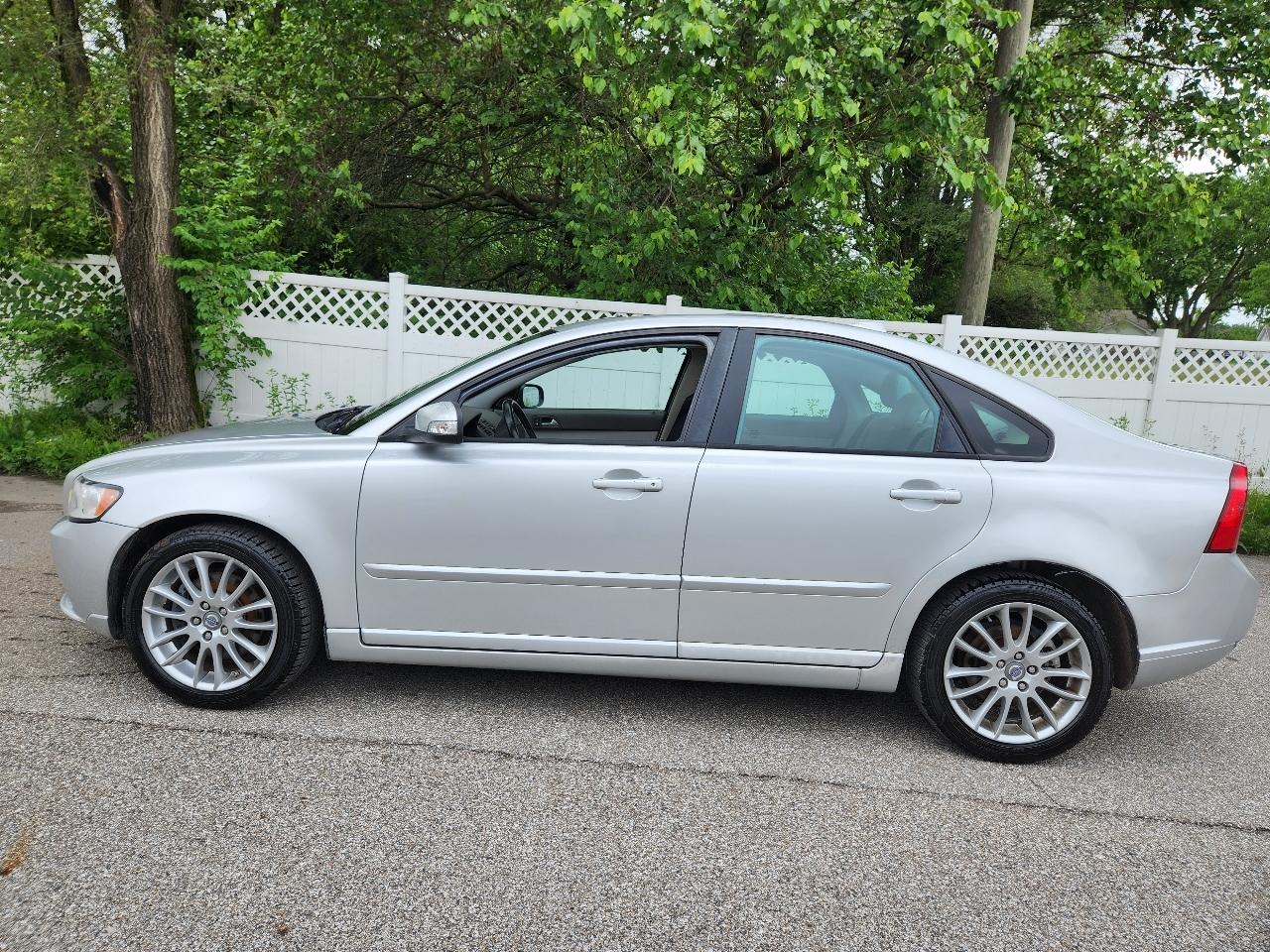 Volvo S40 4dr Sdn 2.4L FWD 2009