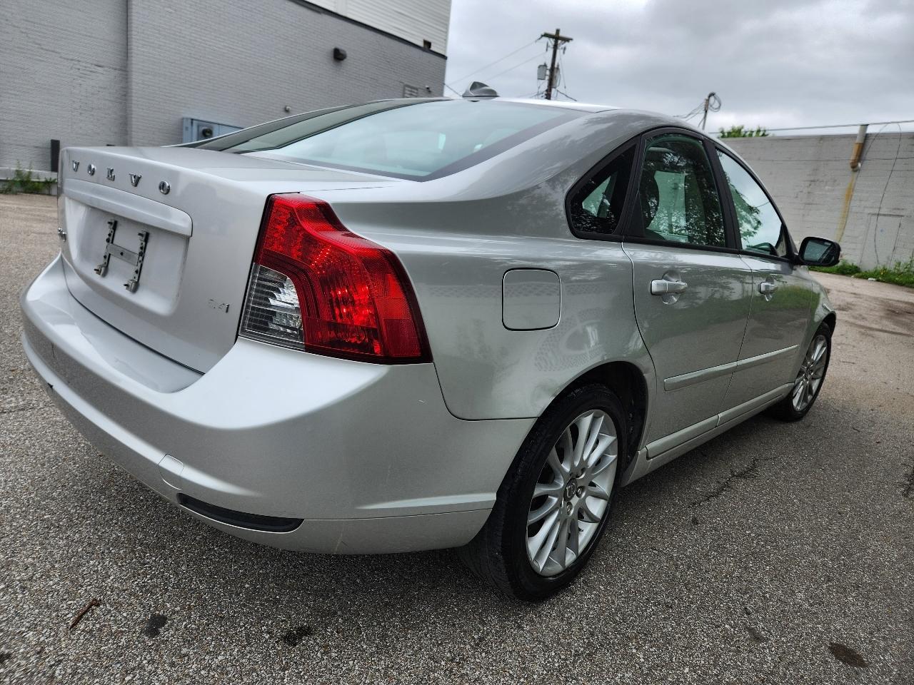 Volvo S40 4dr Sdn 2.4L FWD 2009