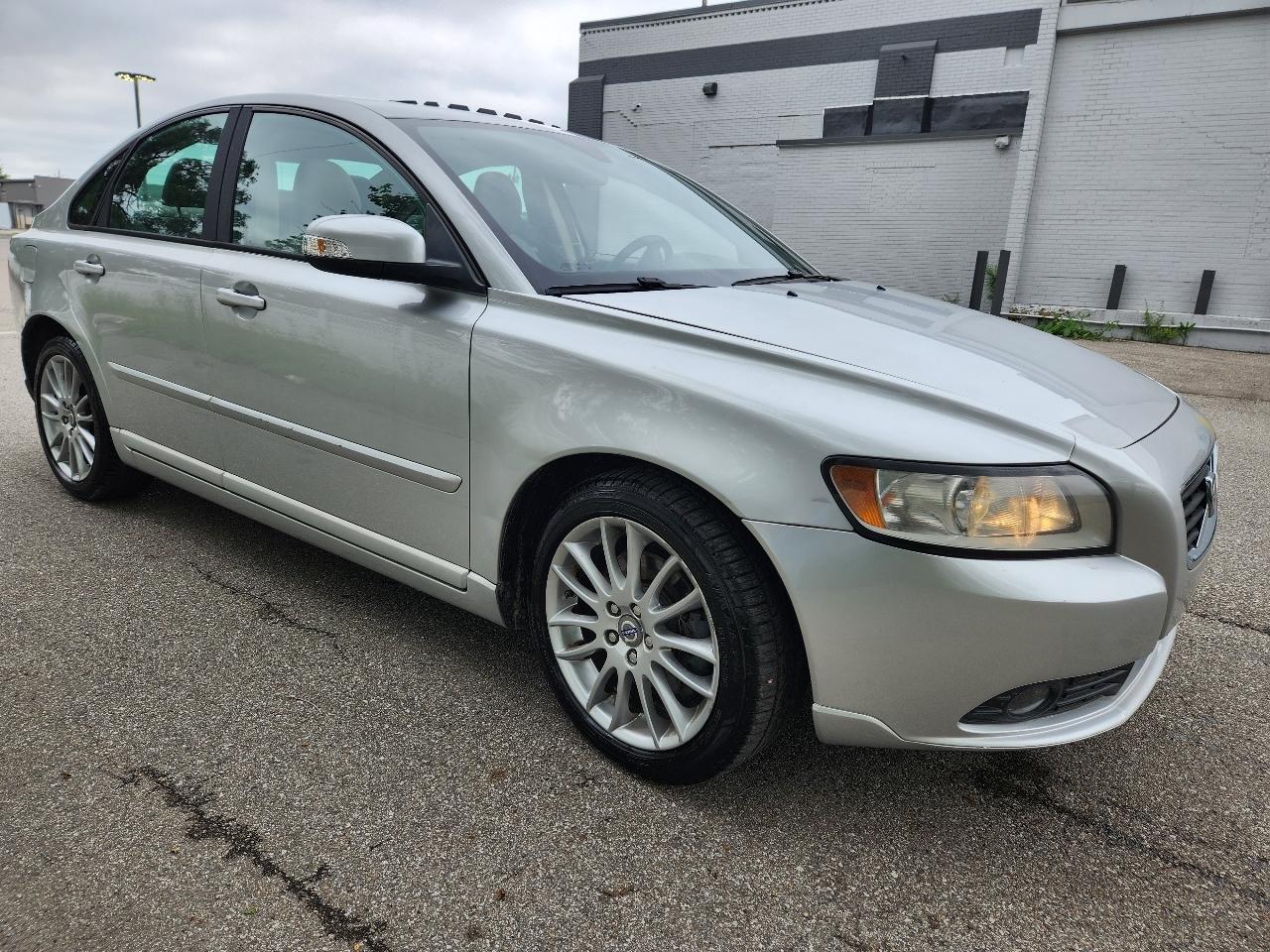 Volvo S40 4dr Sdn 2.4L FWD 2009