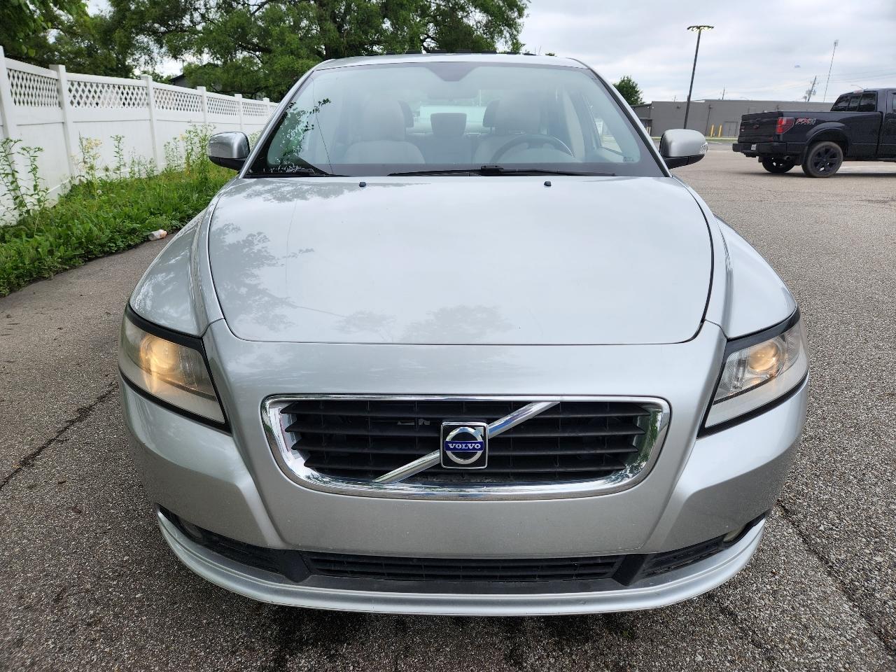 Volvo S40 4dr Sdn 2.4L FWD 2009