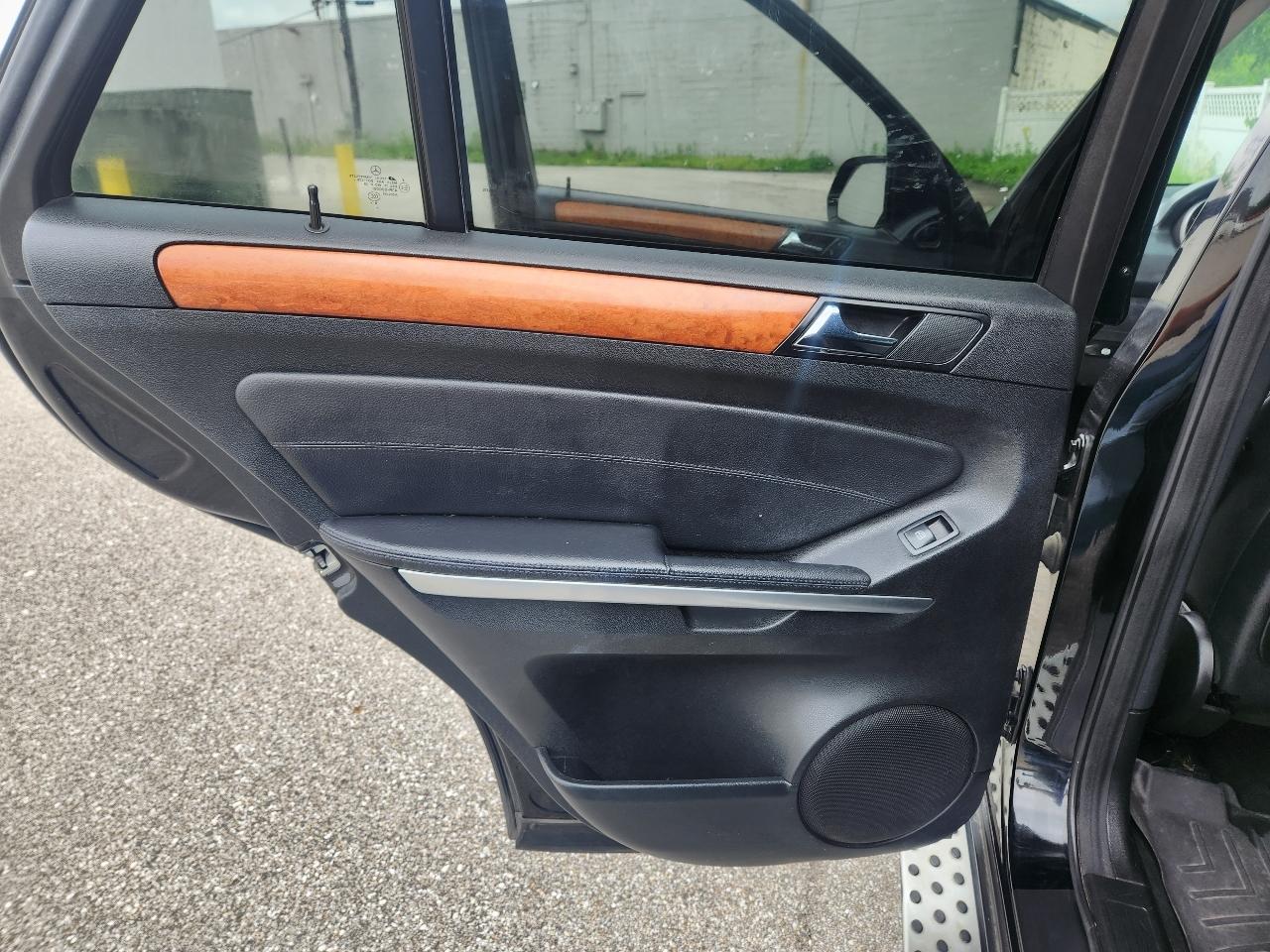 Mercedes-Benz M-Class 4MATIC 4dr 3.5L 2009
