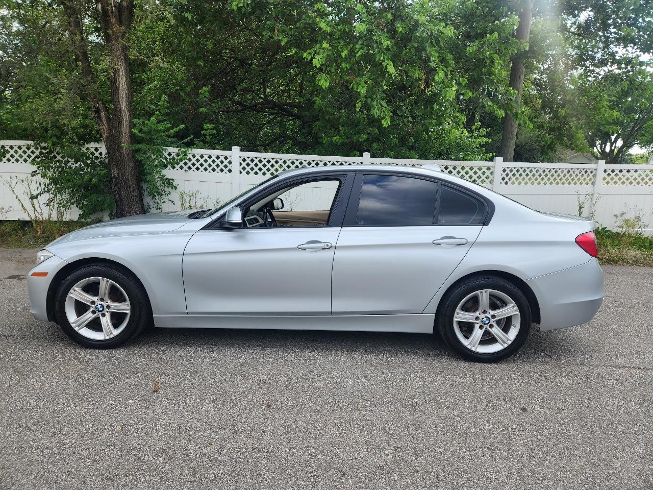 BMW 3 Series 4dr Sdn 320i xDrive AWD 2014