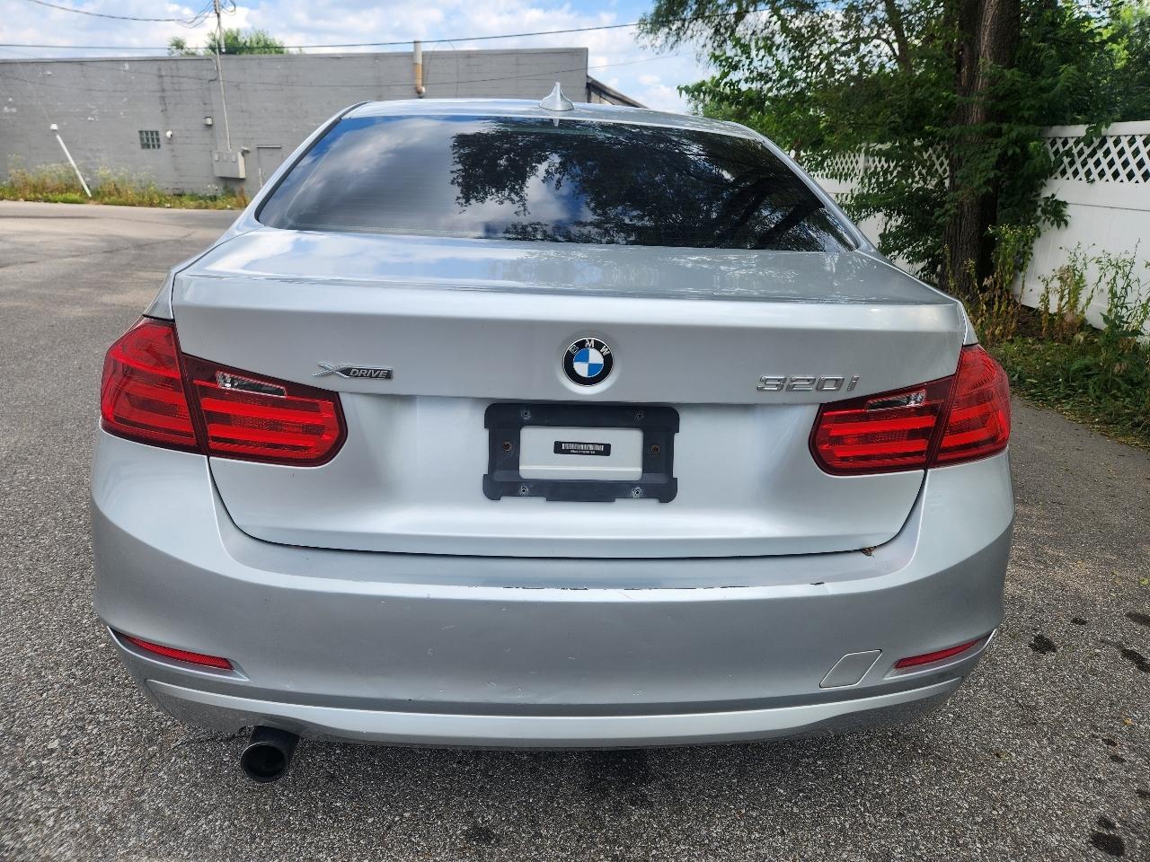 BMW 3 Series 4dr Sdn 320i xDrive AWD 2014