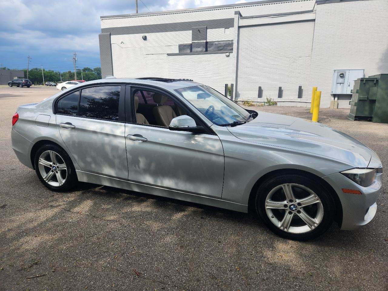 BMW 3 Series 4dr Sdn 320i xDrive AWD 2014