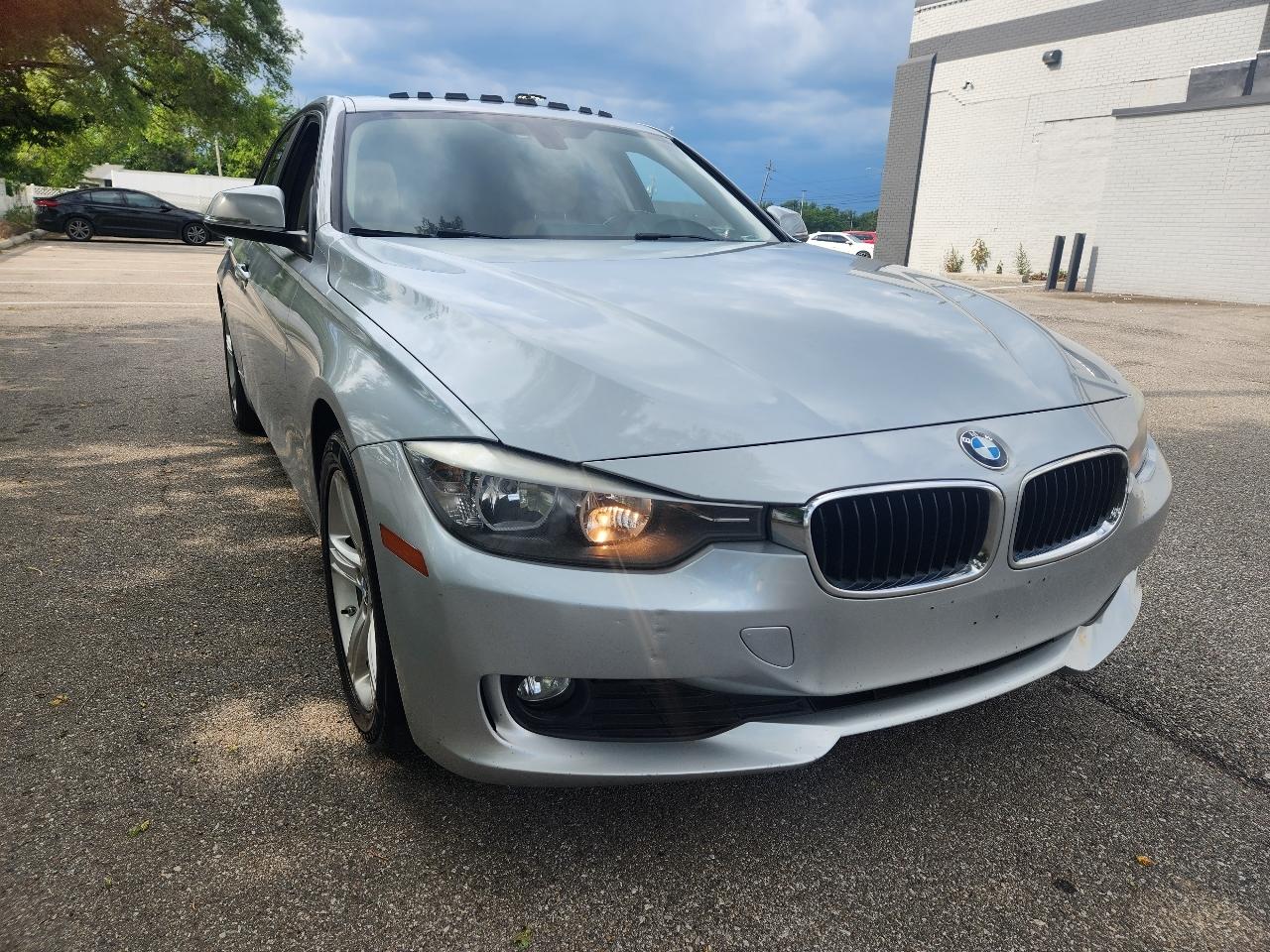 BMW 3 Series 4dr Sdn 320i xDrive AWD 2014