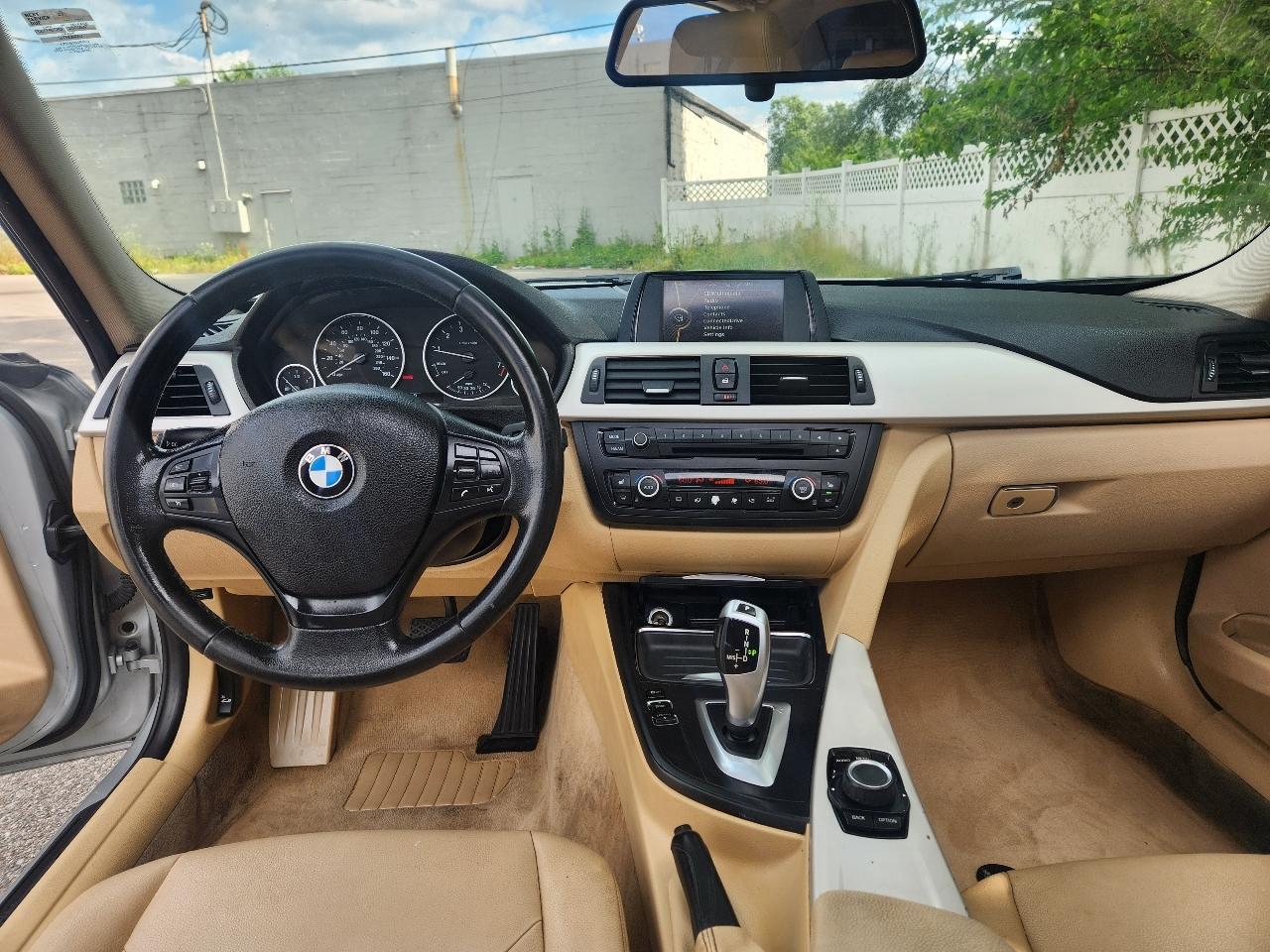 BMW 3 Series 4dr Sdn 320i xDrive AWD 2014