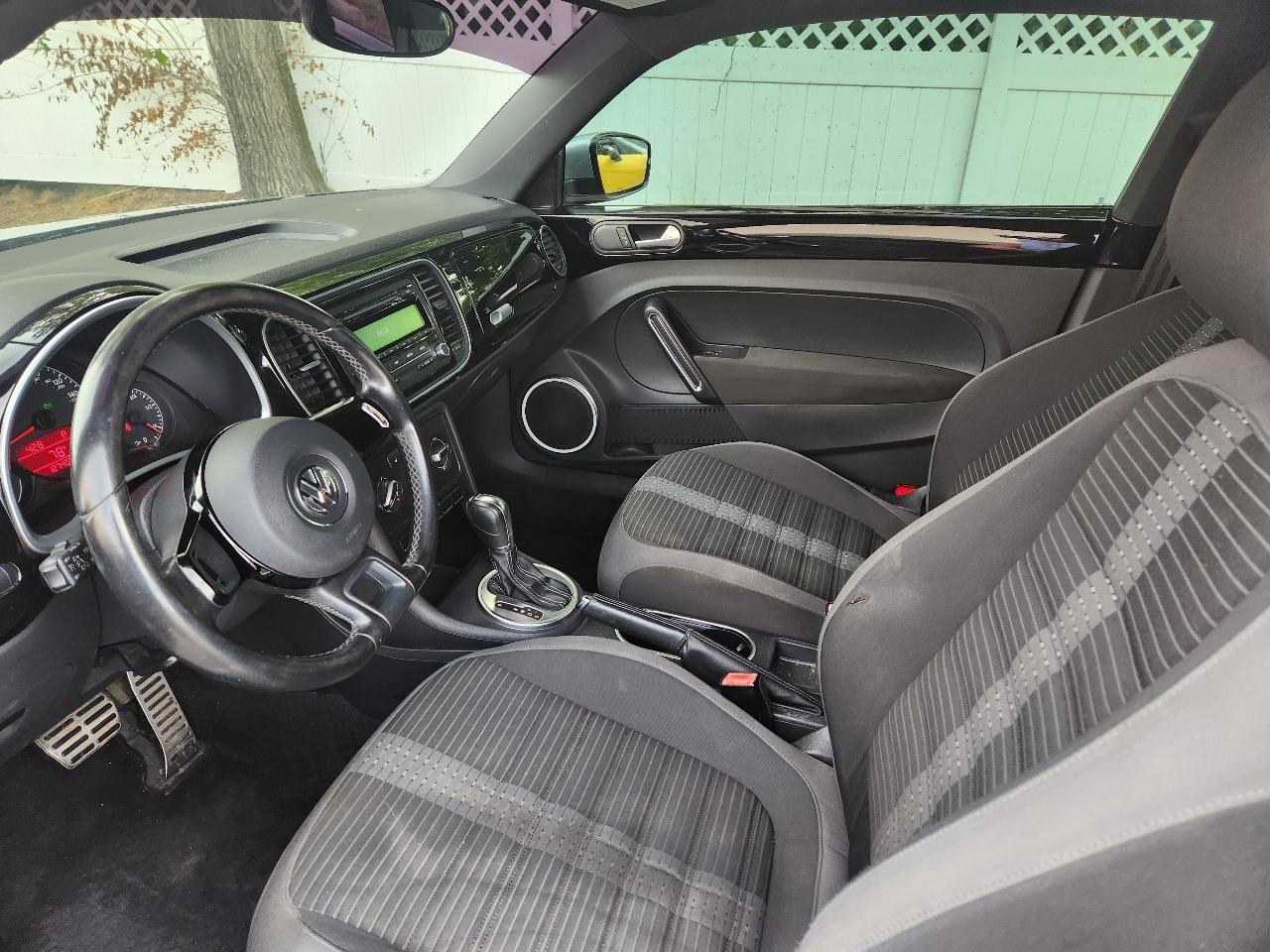 Volkswagen Beetle 2.0T Turbo 2012