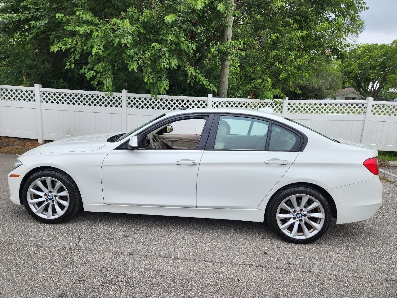 BMW 3-Series 328i xDrive Sedan 2013