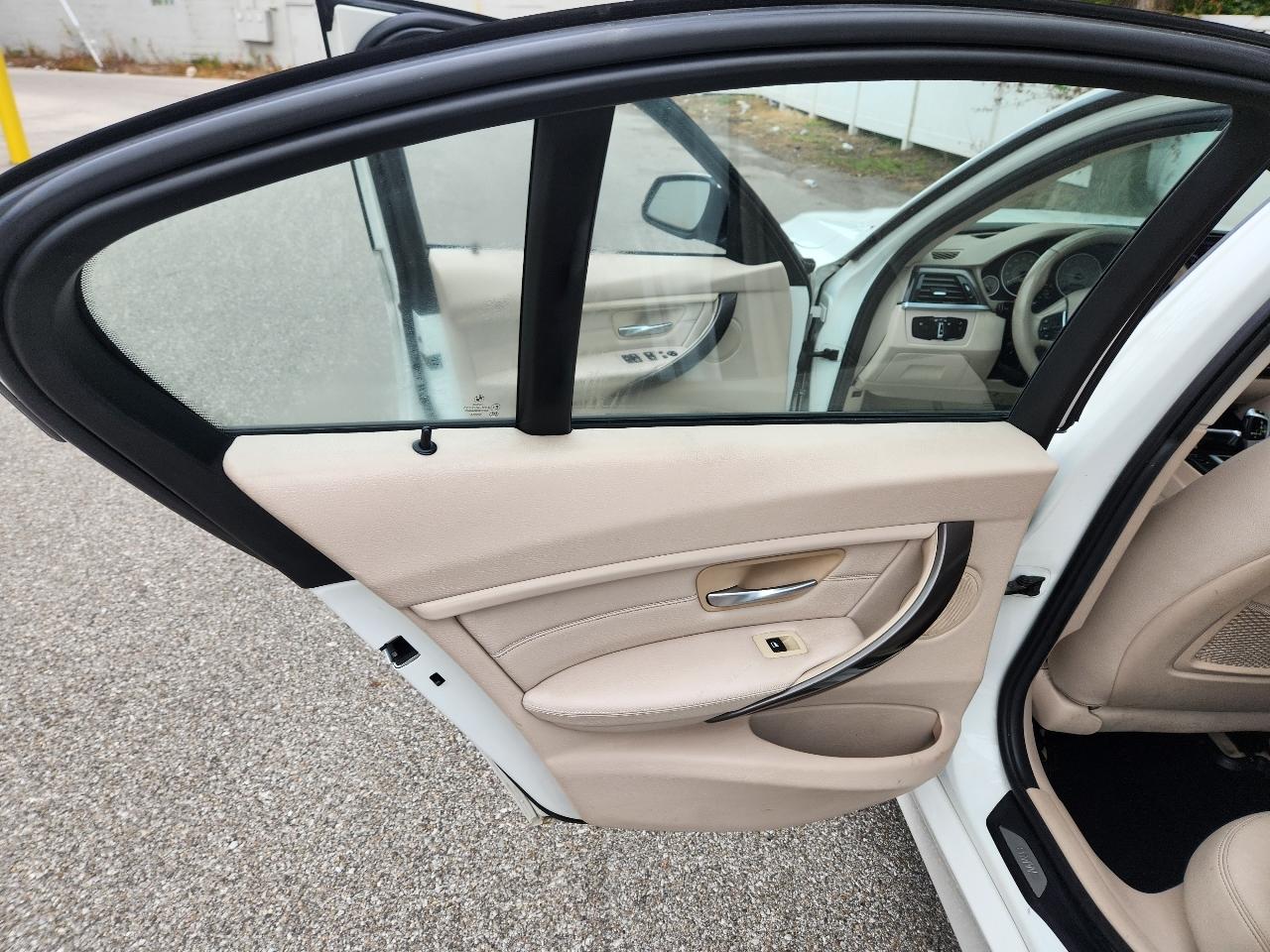 BMW 3-Series 328i xDrive Sedan 2013