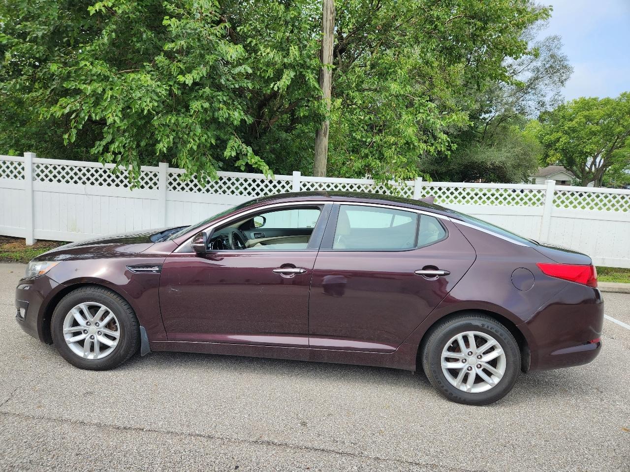 Kia Optima LX MT 2013