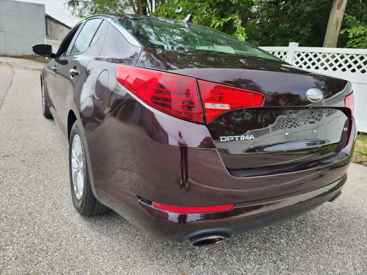 Kia Optima LX MT 2013