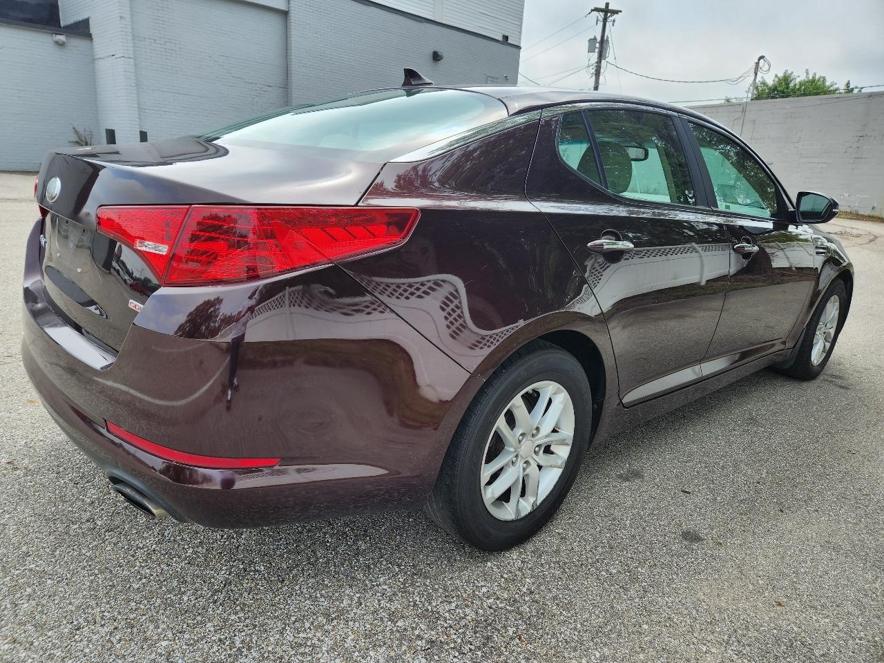 Kia Optima LX MT 2013