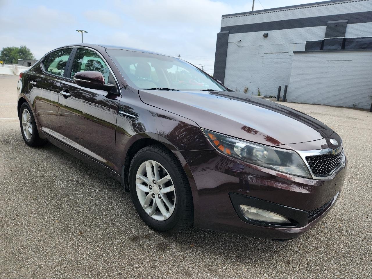 Kia Optima LX MT 2013