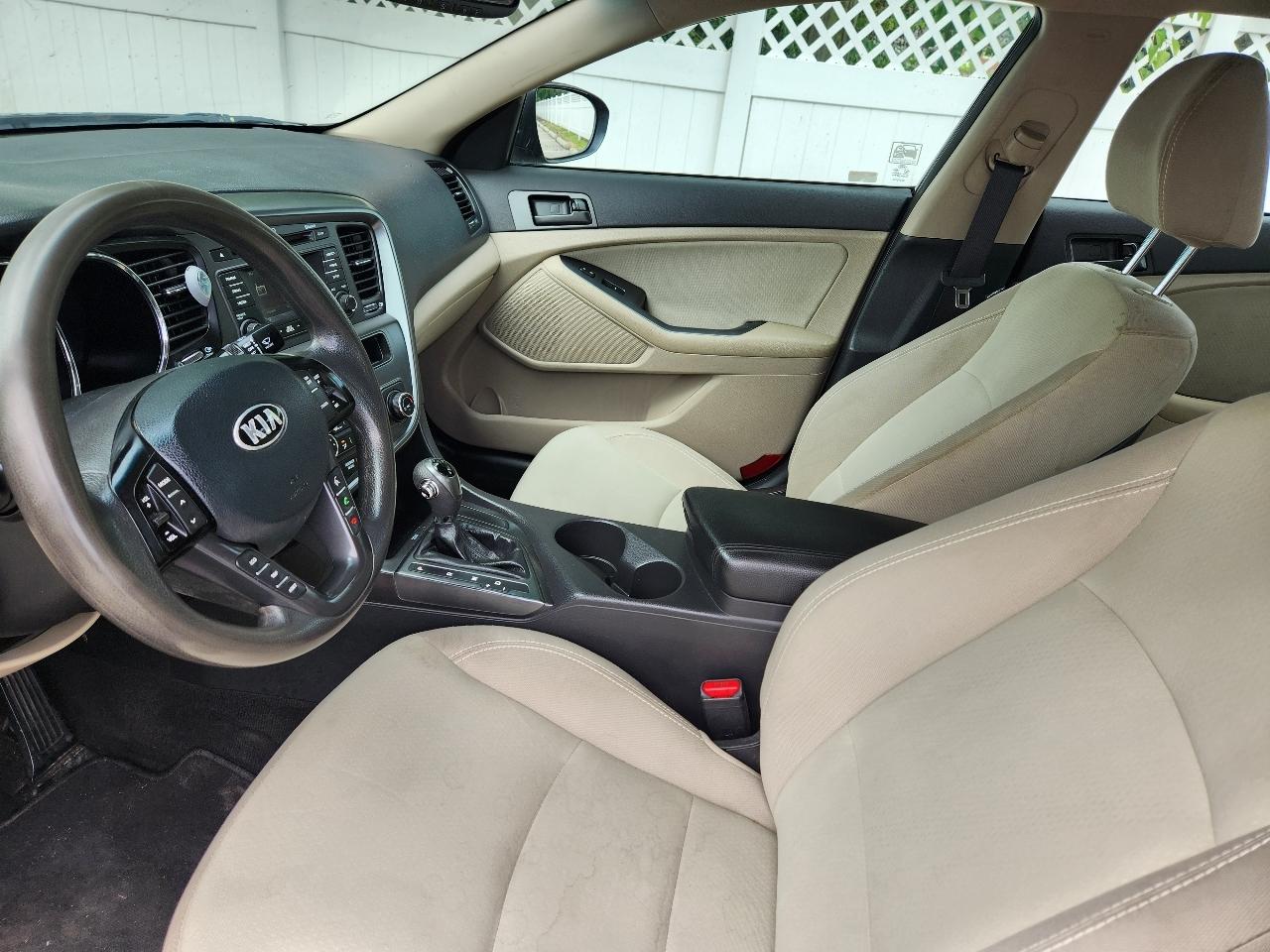 Kia Optima LX MT 2013