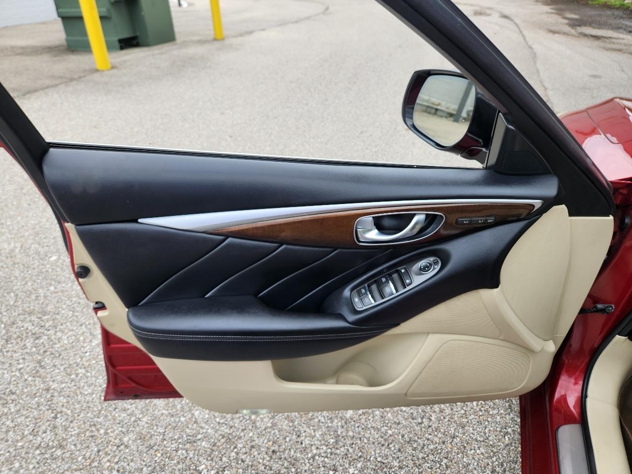 Infiniti Q50 Base AWD 2015