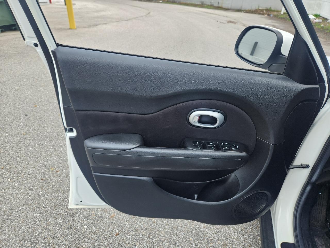 Kia Soul + w/Signature 2.0 Special Edition 2016