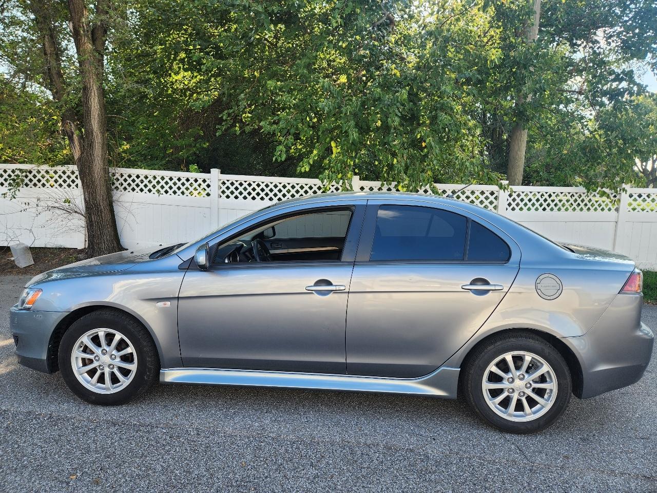Mitsubishi Lancer ES 2012