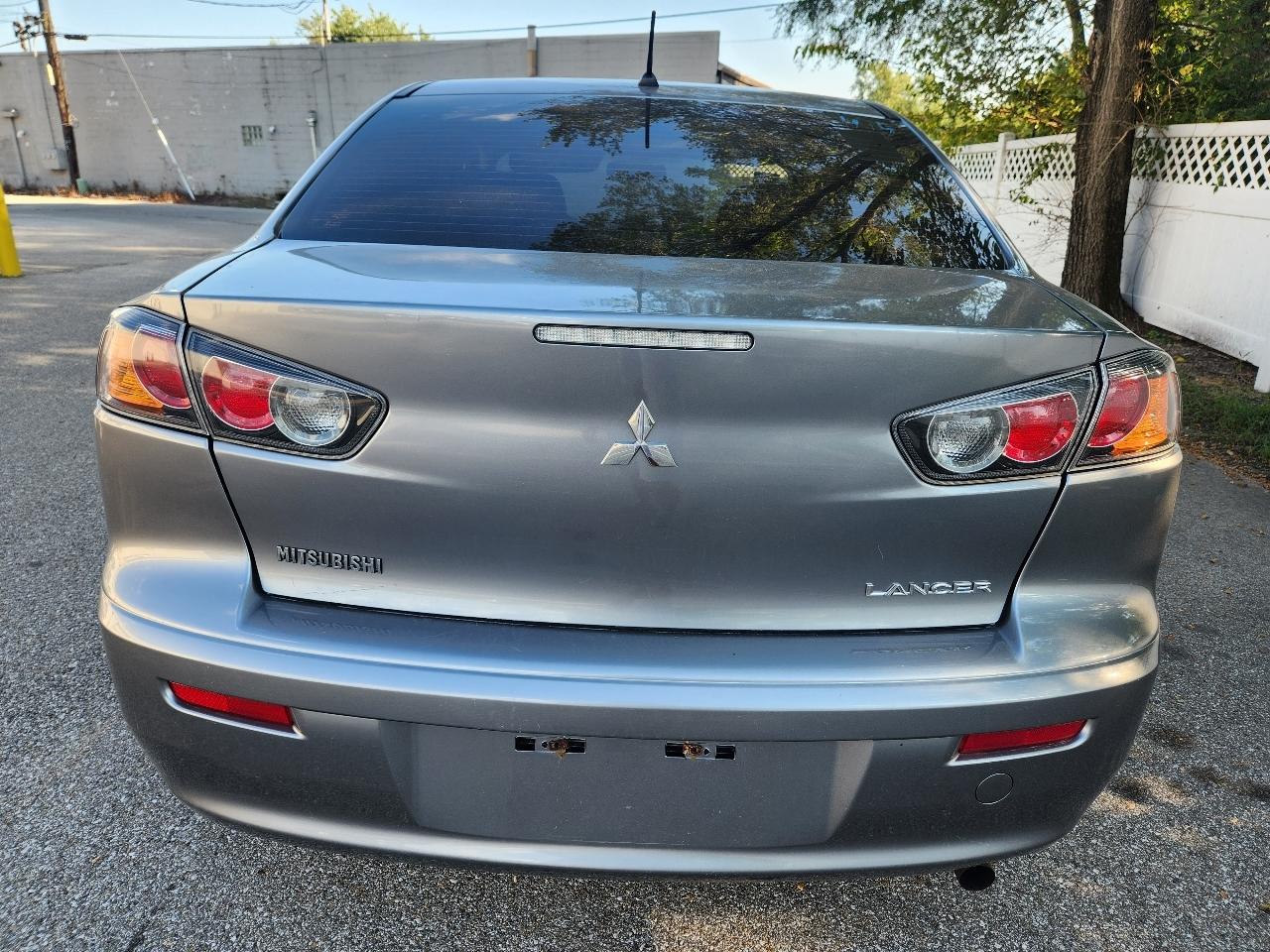 Mitsubishi Lancer ES 2012