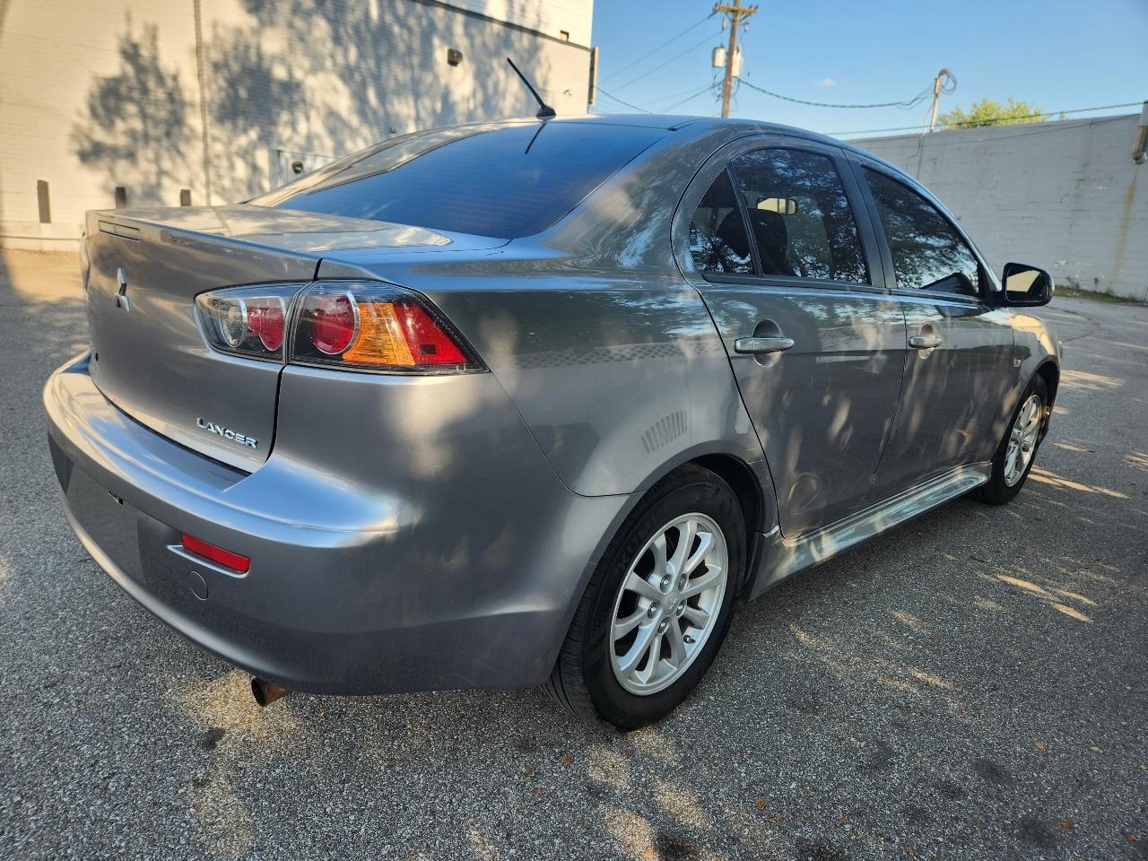 Mitsubishi Lancer ES 2012