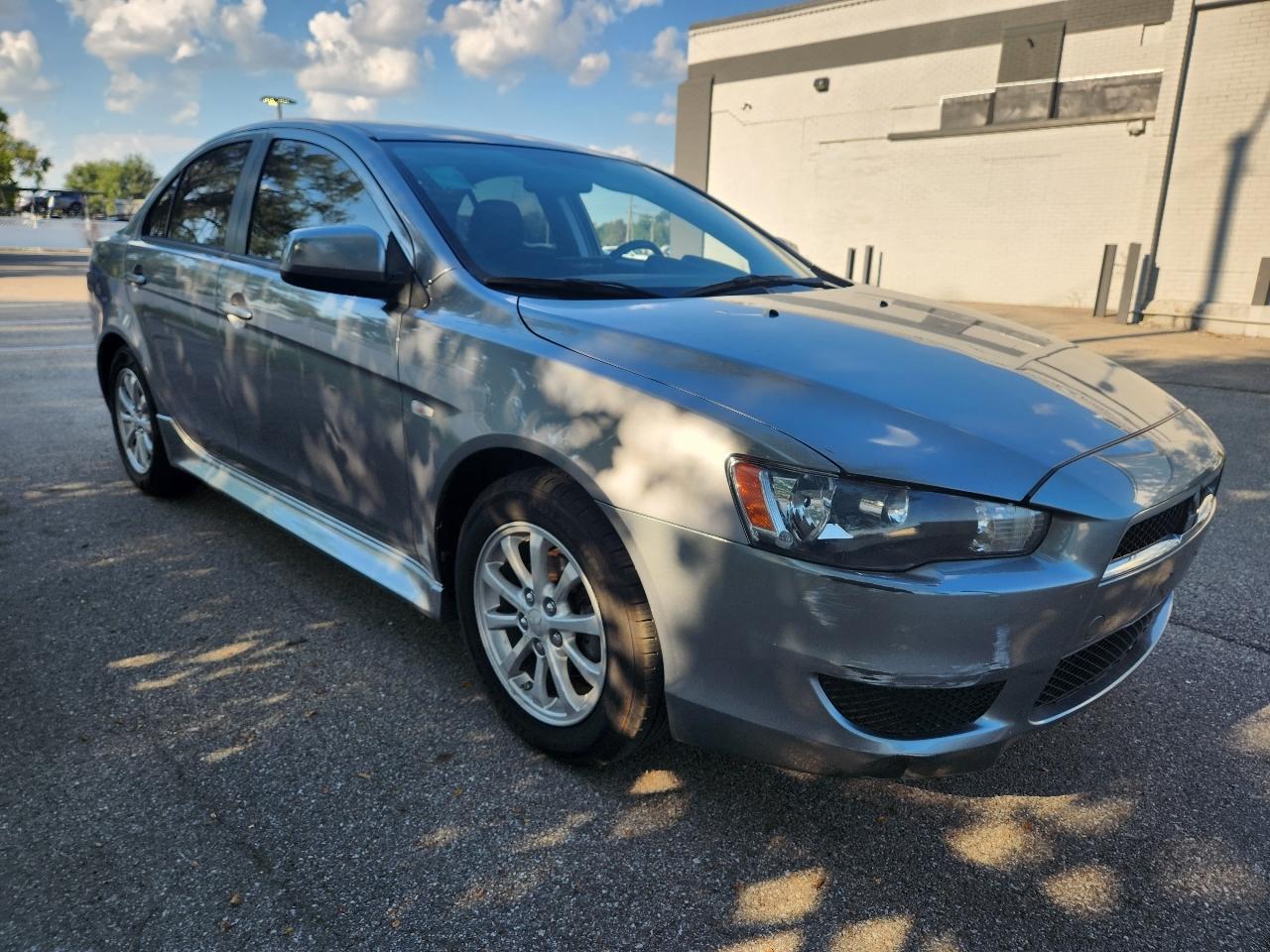 Mitsubishi Lancer ES 2012