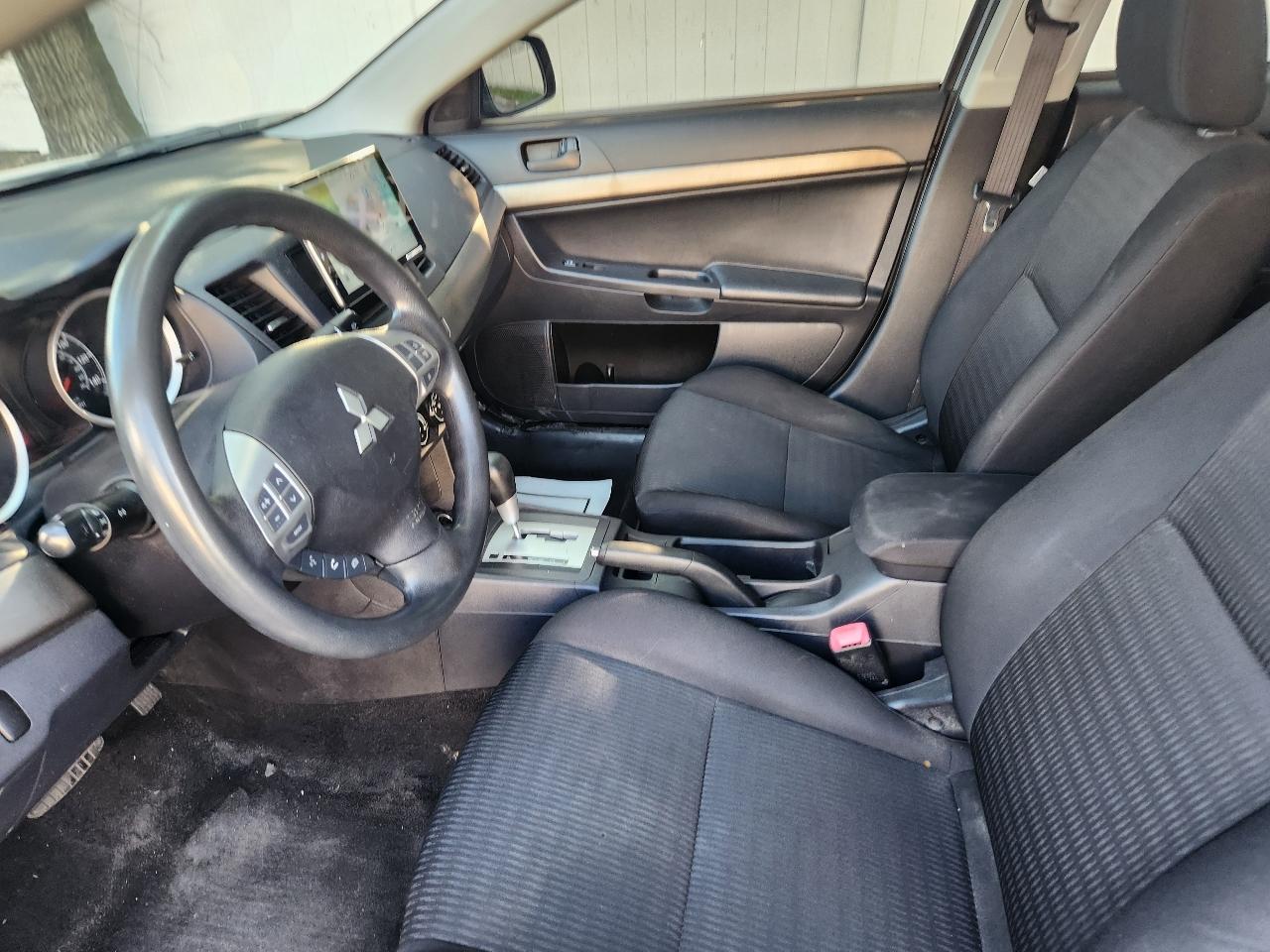 Mitsubishi Lancer ES 2012