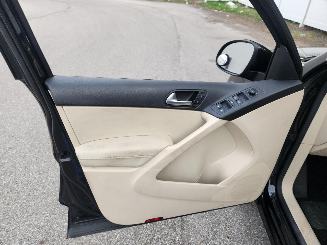 Volkswagen Tiguan SE 2016