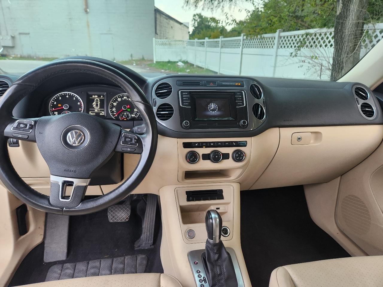 Volkswagen Tiguan SE 2016