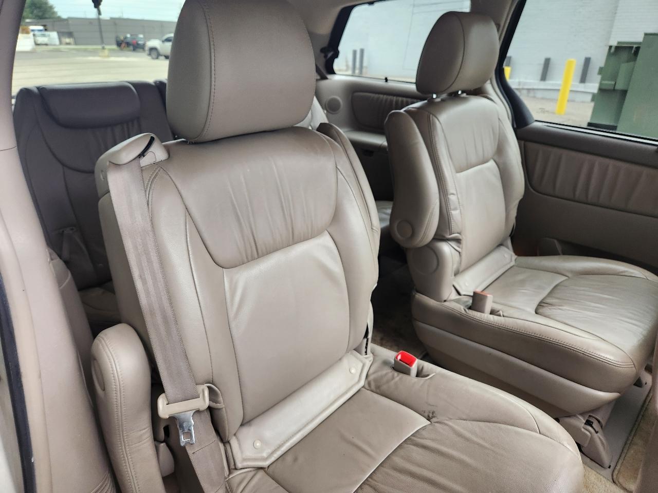 Toyota Sienna XLE FWD 2010