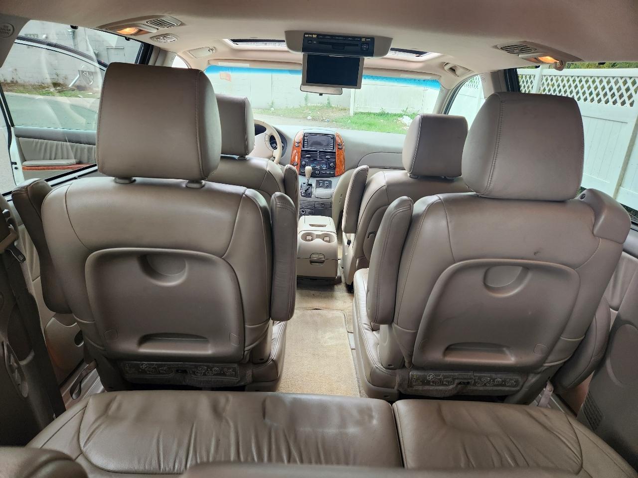 Toyota Sienna XLE FWD 2010