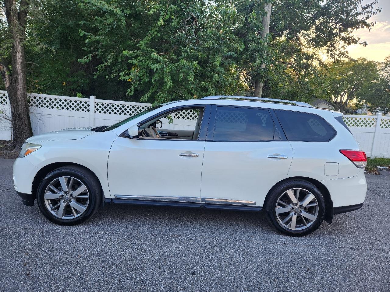 Nissan Pathfinder SV 4WD 2015