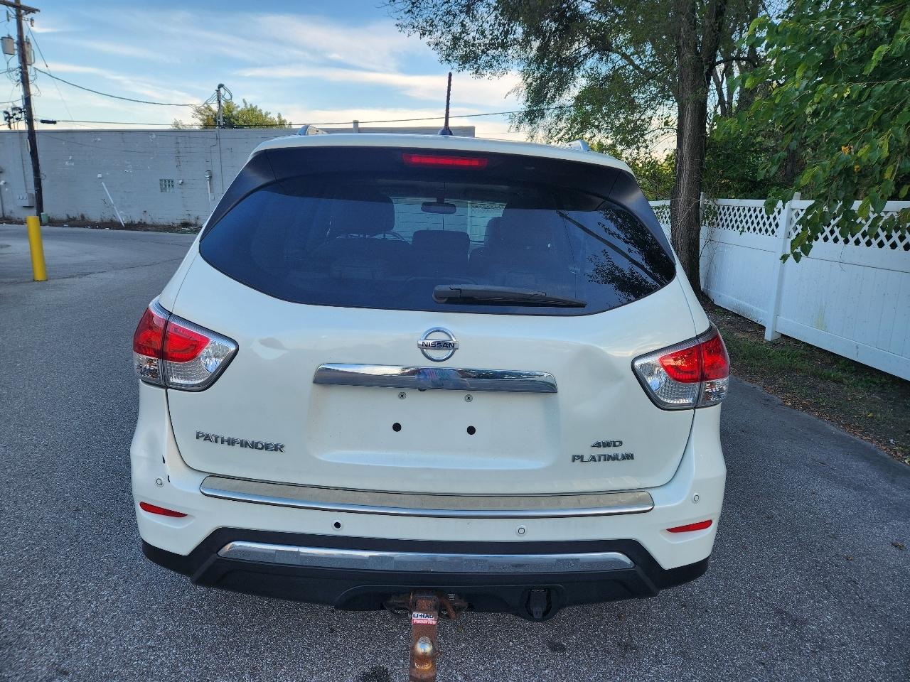Nissan Pathfinder SV 4WD 2015