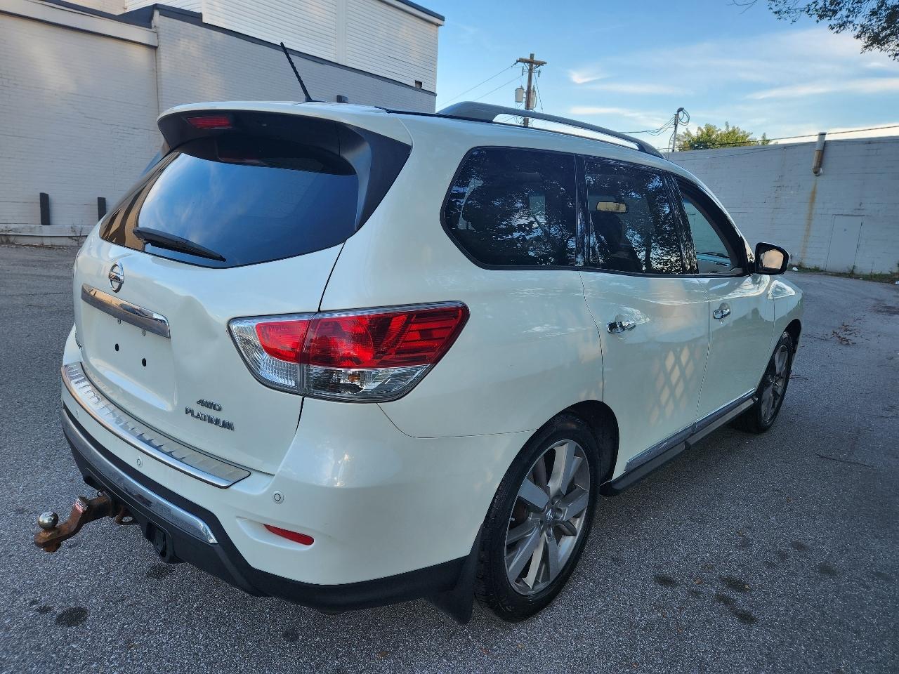 Nissan Pathfinder SV 4WD 2015